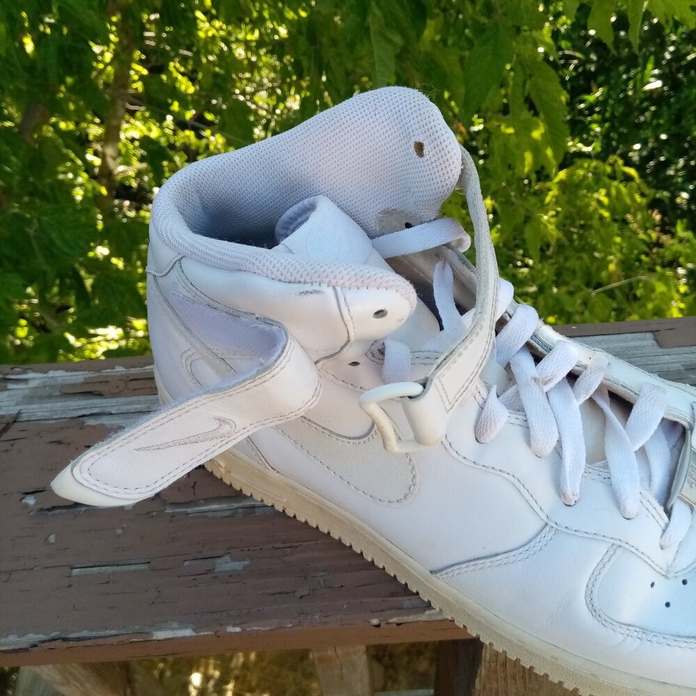Nike Air AF-1 white sneakers sz 10 1/2 - Picture 11 of 16